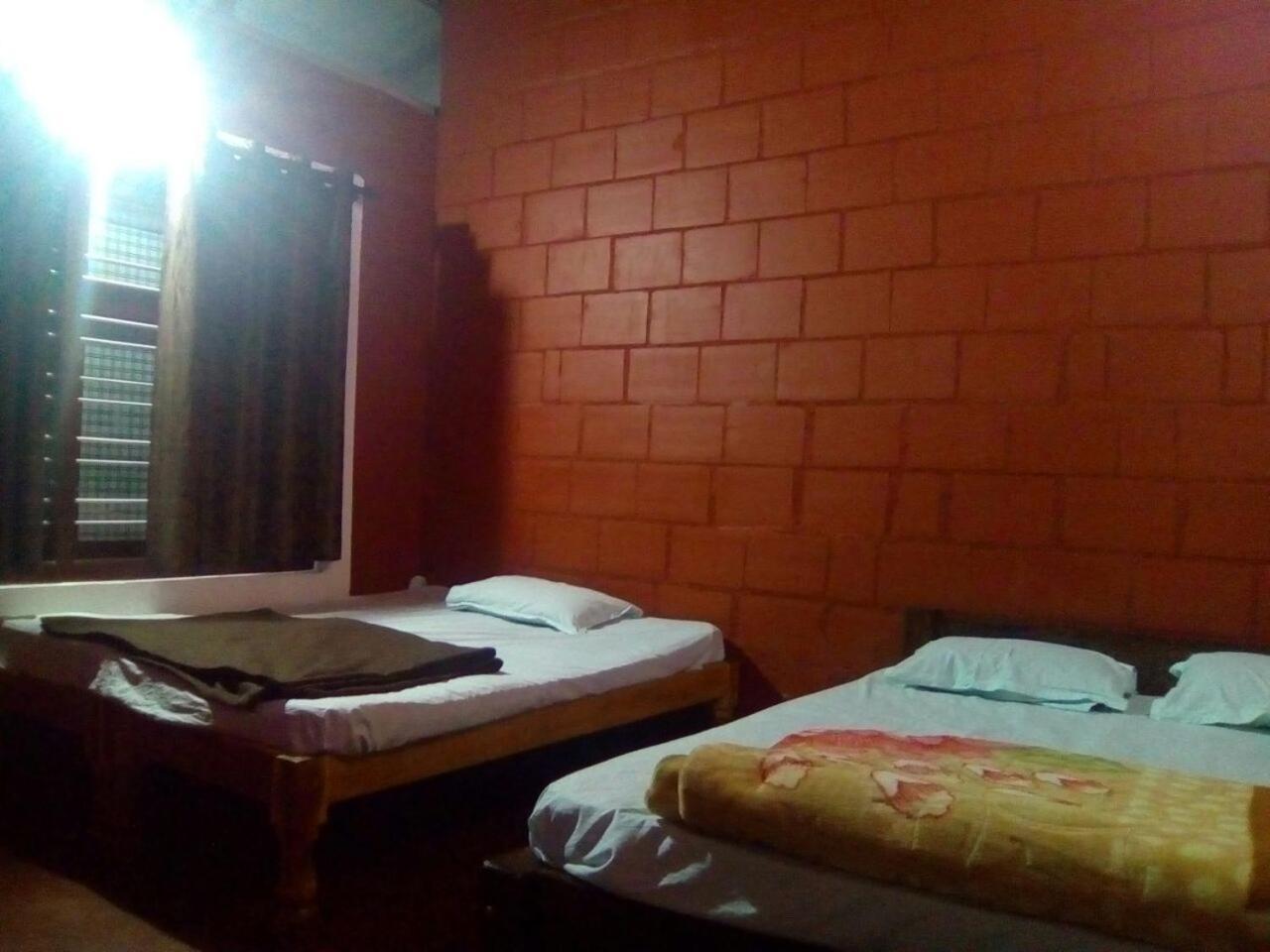 Athena Homestay Somvārpet Extérieur photo