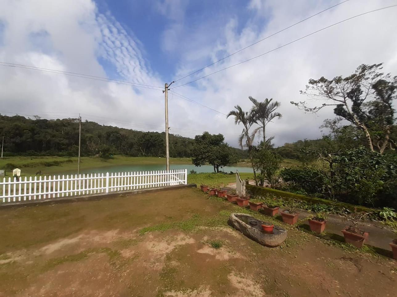 Athena Homestay Somvārpet Extérieur photo
